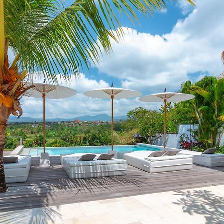 Villa Rasa Senang, With Private Cook And Pool كارانغاسِم المظهر الخارجي الصورة