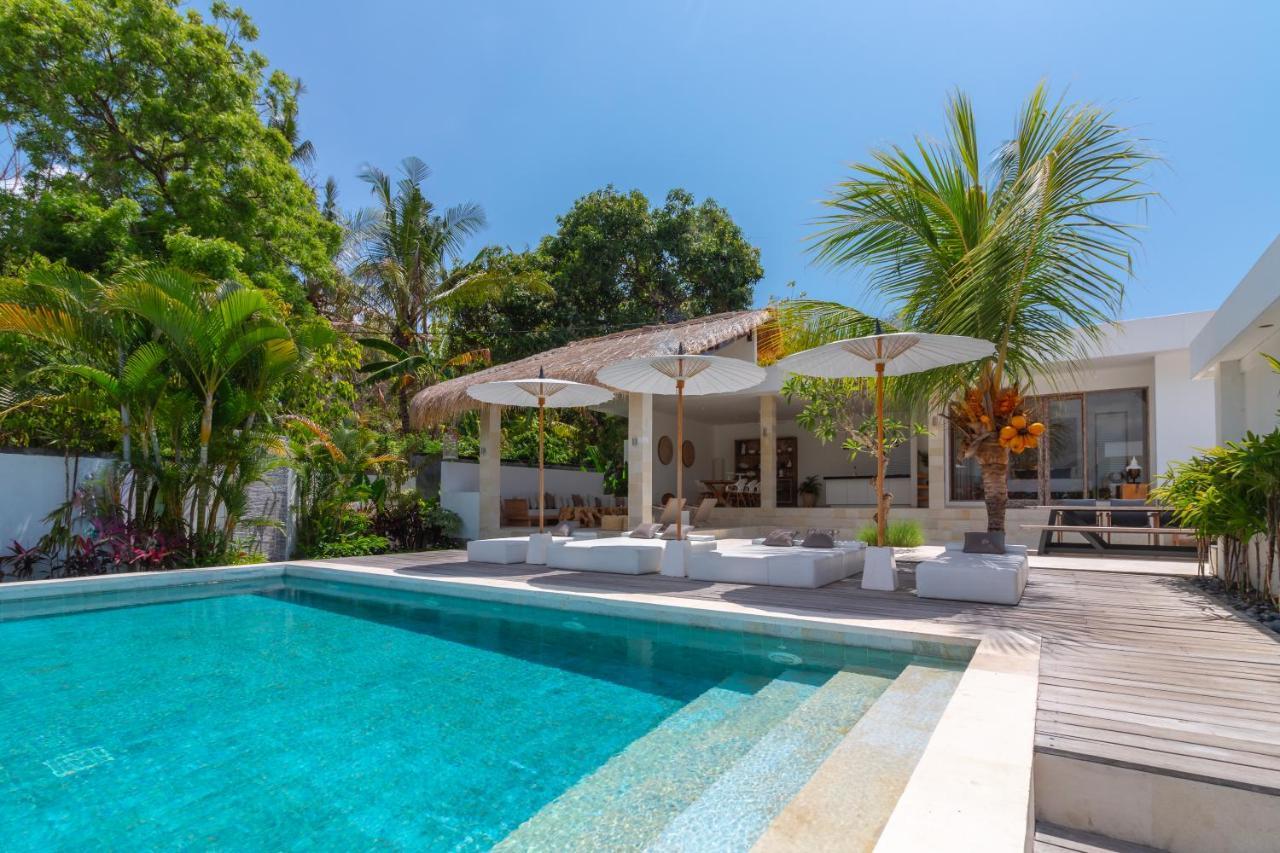 Villa Rasa Senang, With Private Cook And Pool كارانغاسِم المظهر الخارجي الصورة