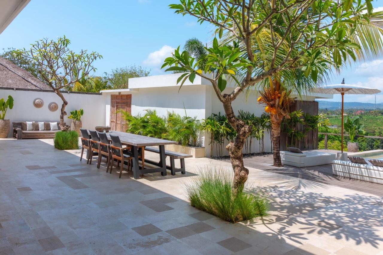 Villa Rasa Senang, With Private Cook And Pool كارانغاسِم المظهر الخارجي الصورة
