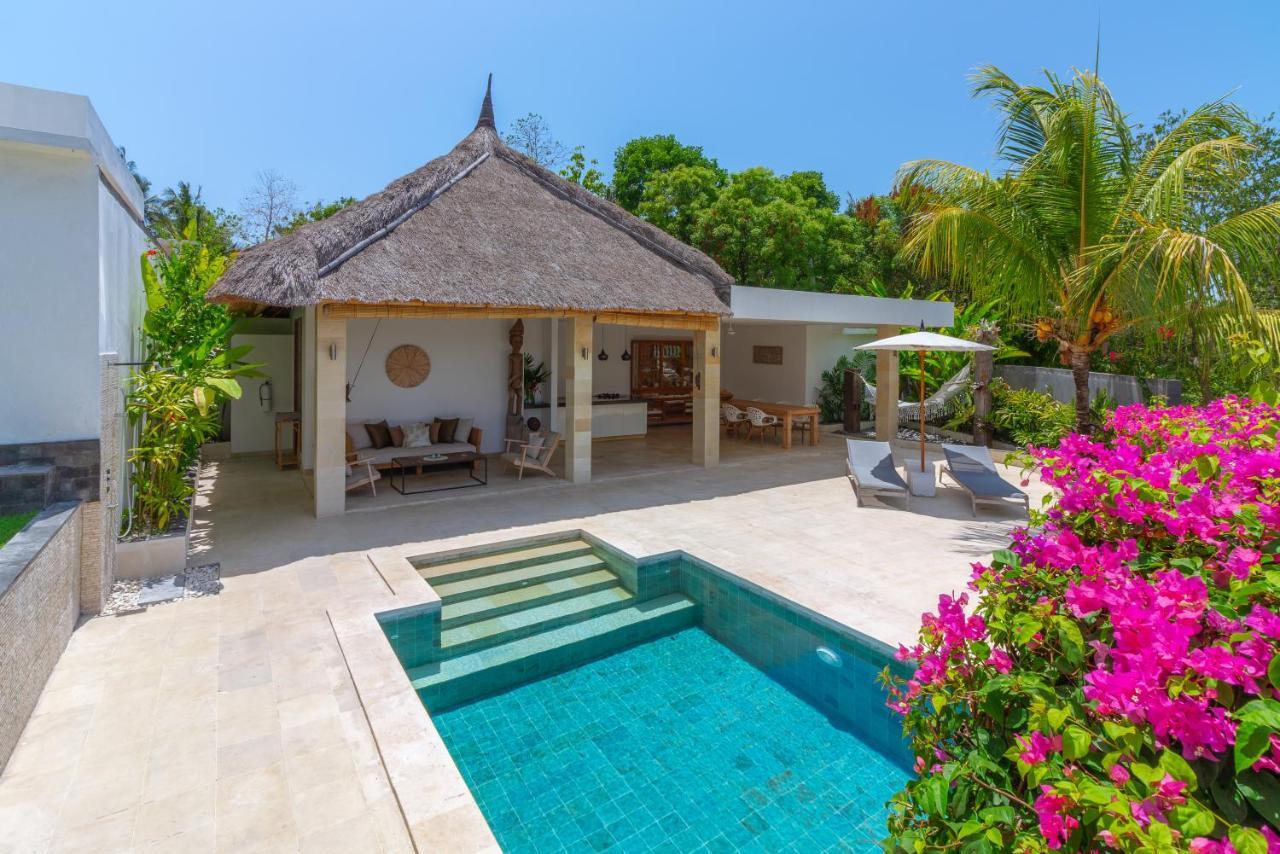 Villa Rasa Senang, With Private Cook And Pool كارانغاسِم المظهر الخارجي الصورة