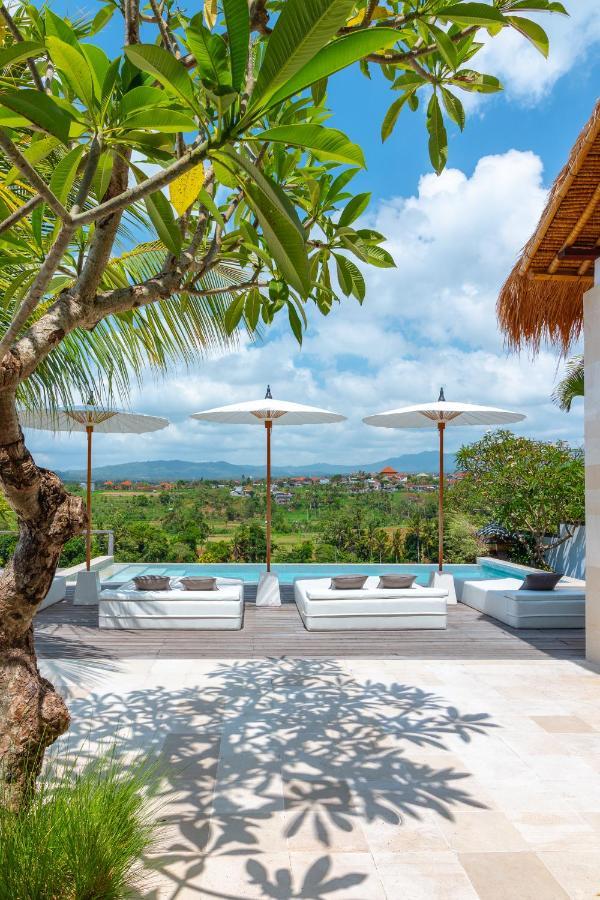 Villa Rasa Senang, With Private Cook And Pool كارانغاسِم المظهر الخارجي الصورة