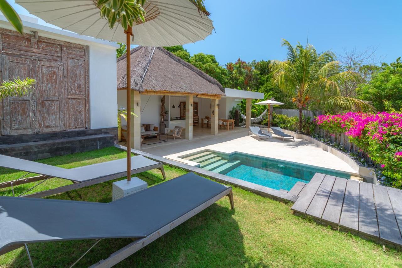 Villa Rasa Senang, With Private Cook And Pool كارانغاسِم المظهر الخارجي الصورة